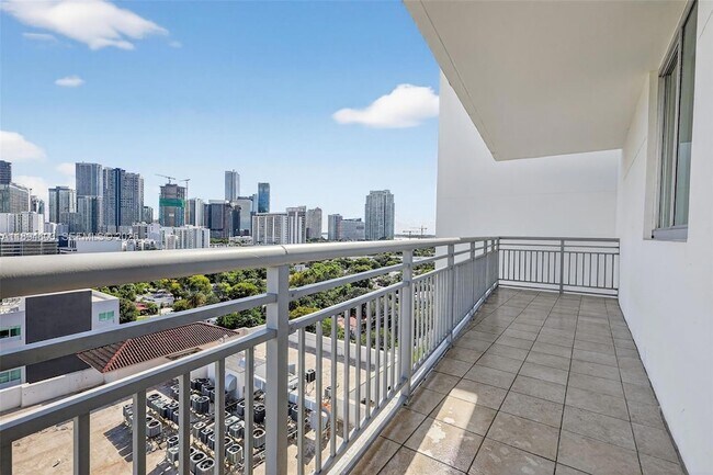 Building Photo - 2021 SW 3rd Ave