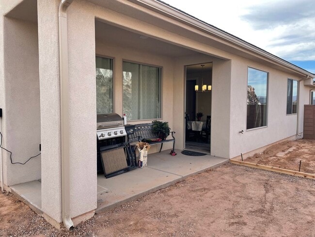 Building Photo - Great home located in Hurricane!