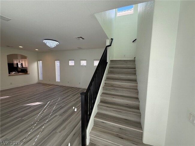 Building Photo - 5568 Jelsma Ave