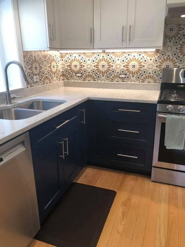 Building Photo - Fully Furnished Beautifully Restored Vinta...