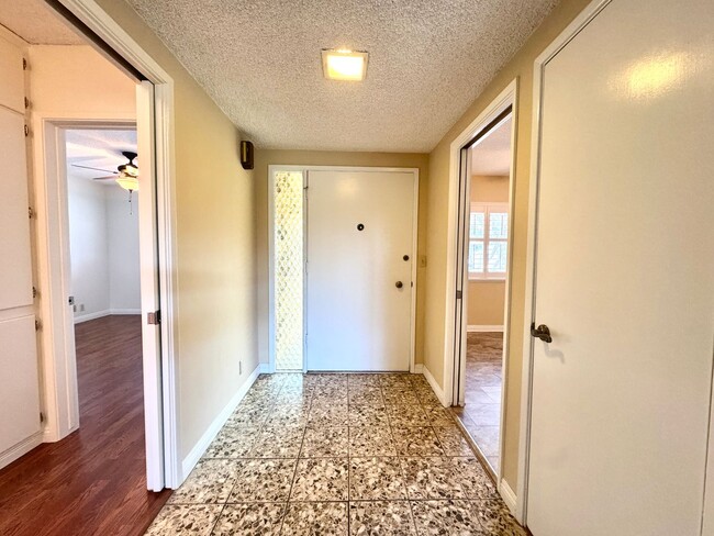 Building Photo - Light, Bright & Lovingly Maintained Claremont Home for Lease