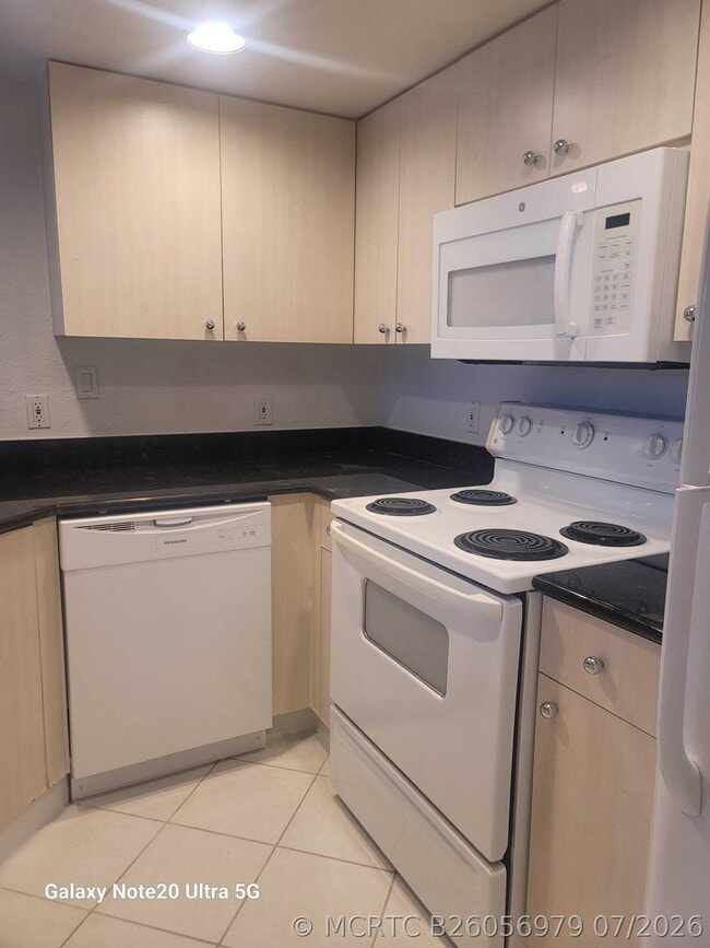 Building Photo - 1801 N Flagler Dr