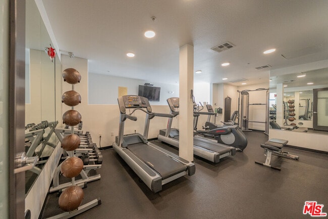 Building Photo - 124 W Colorado St