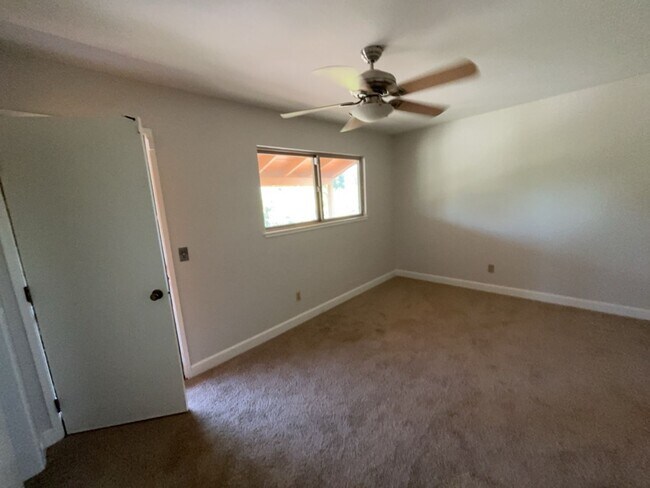 Building Photo - Beautiful West Davis home available in June