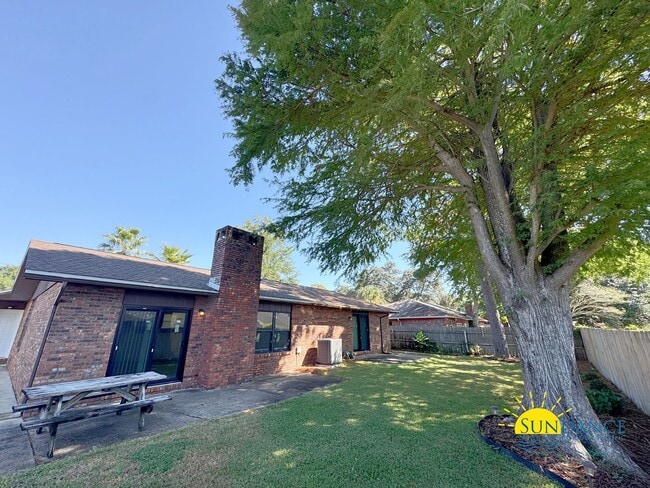Building Photo - Spacious 3-Bedroom Home Near Hurlburt & Eg...