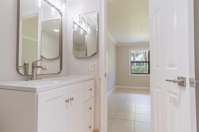 Building Photo - 1272 S Military Trail