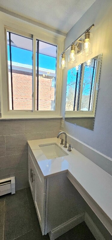 Building Photo - 498 Fountain St