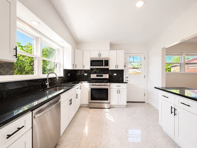 Building Photo - 406 Sunset Dr