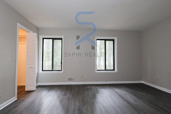 Building Photo - 3000 Collier Dr NW