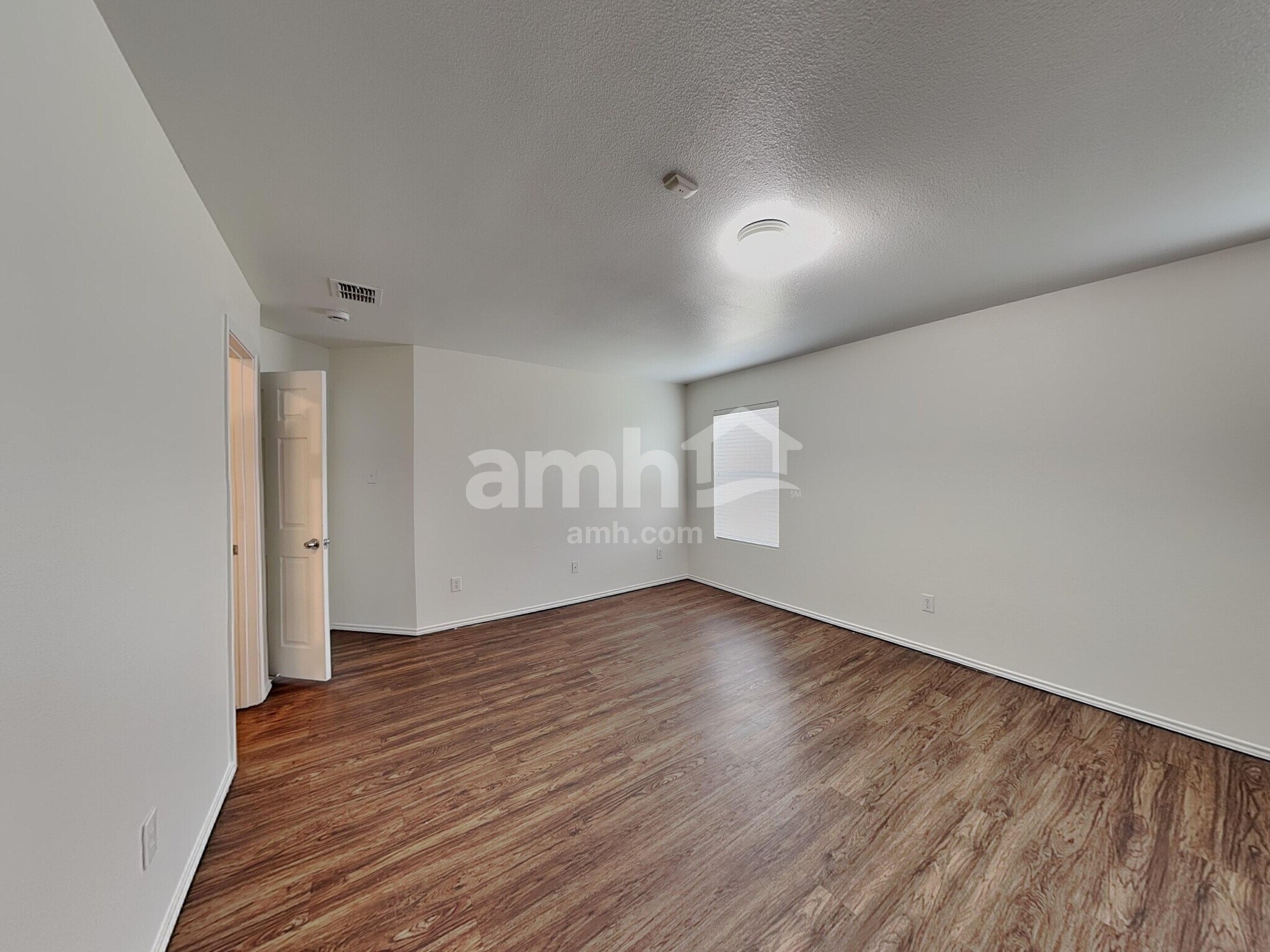 Building Photo - 811 Wild Prairie Dr