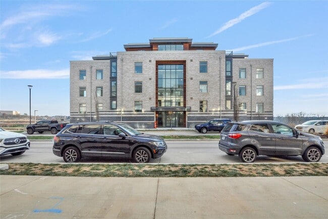 Primary Photo - 16460 Wildhorse Lk Blvd