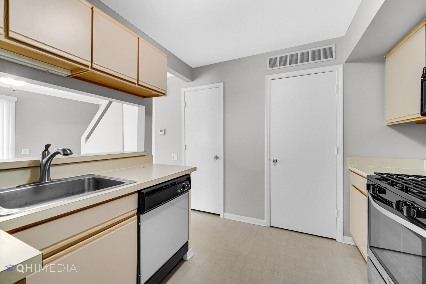 Building Photo - 425 Monmouth Ct