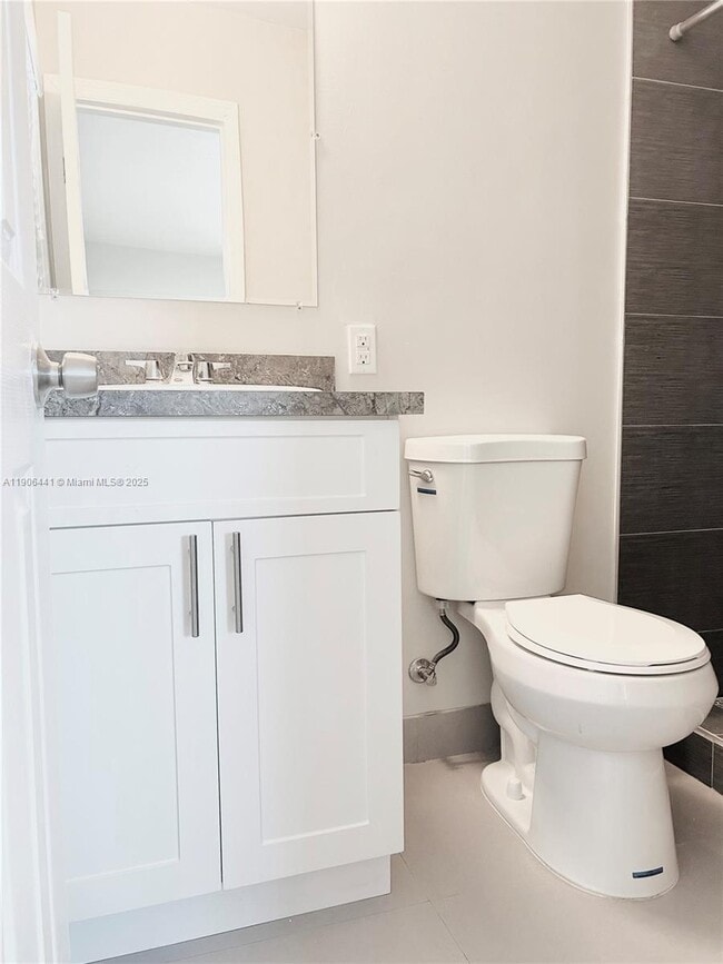 Building Photo - 1835 Scott St