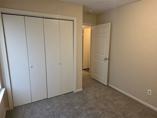 Building Photo - 12902 Skymeadow Dr