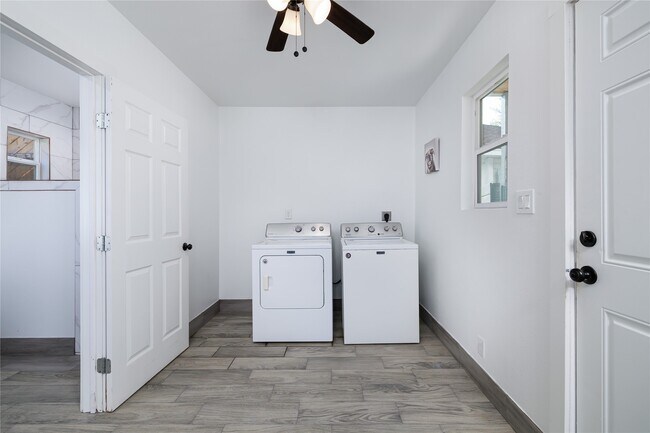 Building Photo - 12826 Hill Dr