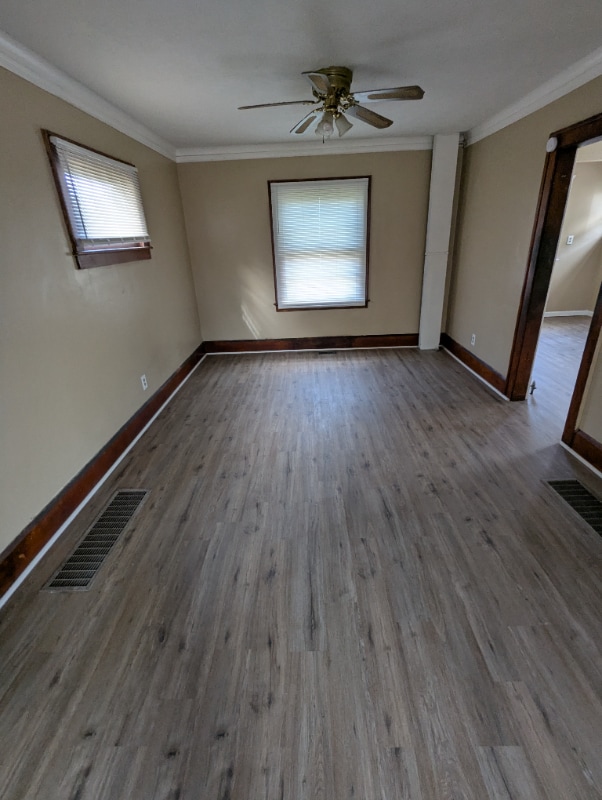 Building Photo - 617 Dewey Ave