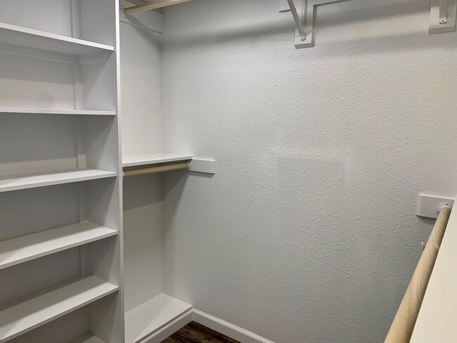 Building Photo - *STUNNING* 3 BEDROOM IN STETSON HILLS