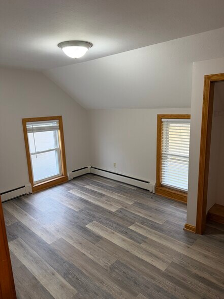 Building Photo - 3062 Laird Ave