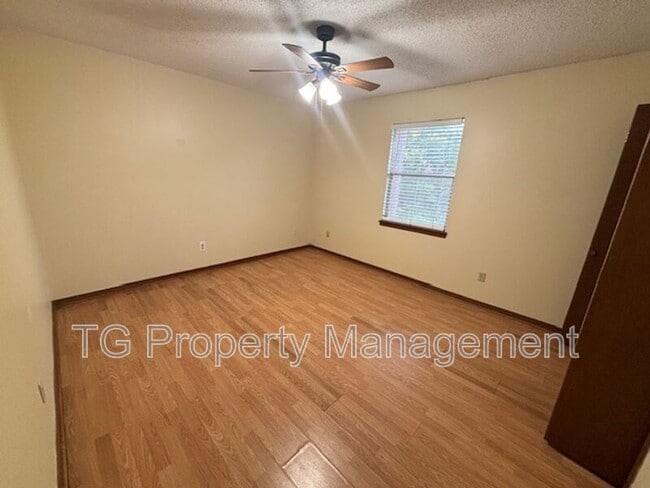 Building Photo - 11647 Fort Caroline Lakes Dr