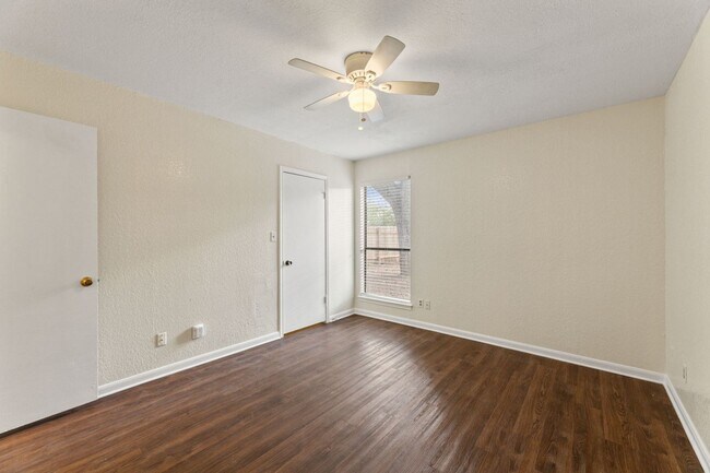 Building Photo - AUS2518 Howellwood