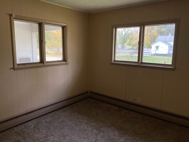 Building Photo - 504 E Main St