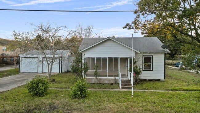 Primary Photo - 3 bedroom on large lot