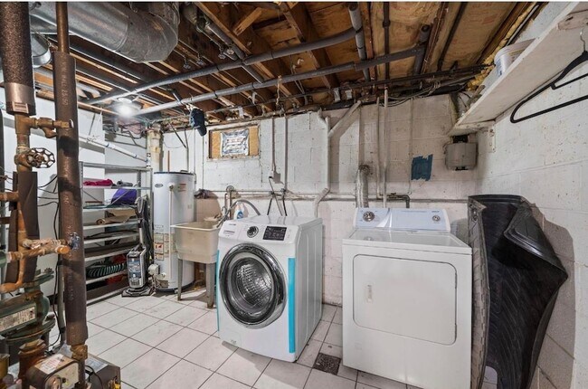 Building Photo - 93 Lord Ave