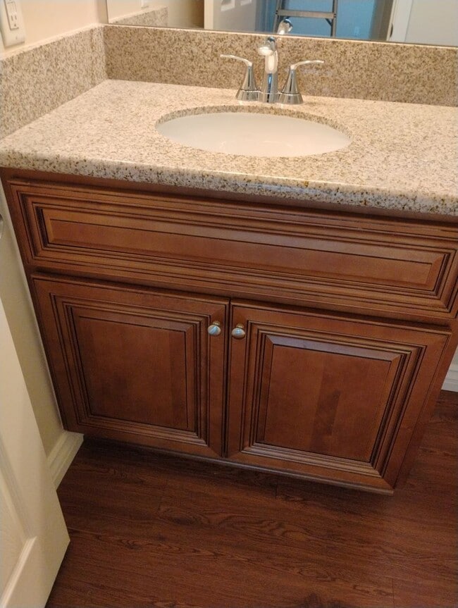 Building Photo - Like new 4 BR/3 Full Baths