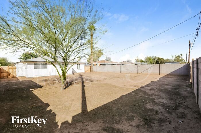 Building Photo - 3625 N 21st Dr