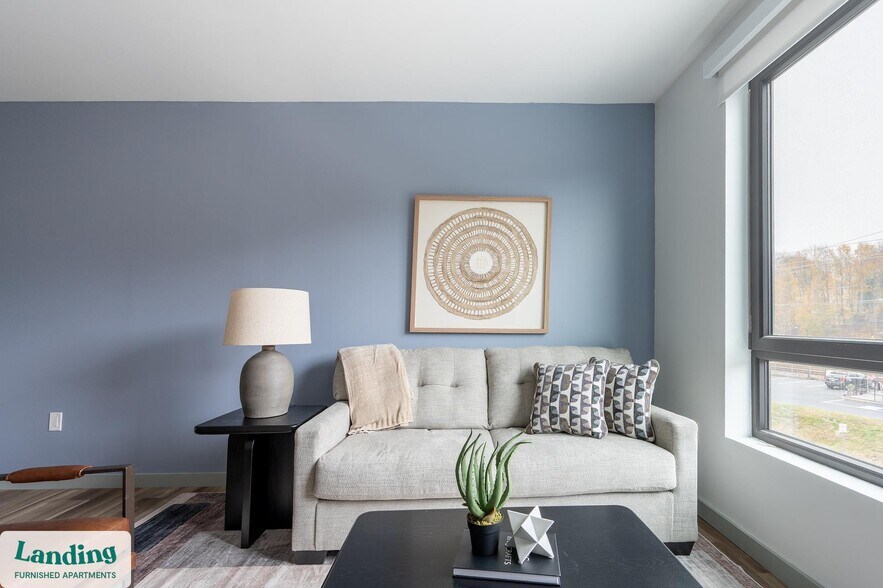 Primary Photo - 39 Railroad Ave