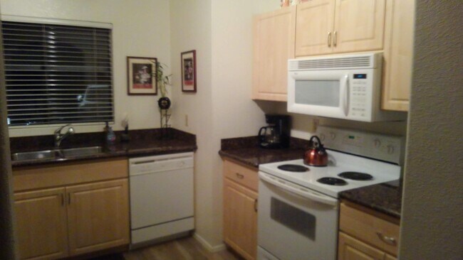 Building Photo - 9600 N 96th St