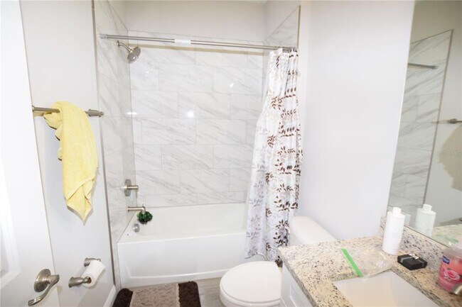 Building Photo - 642 Desmoines Ct