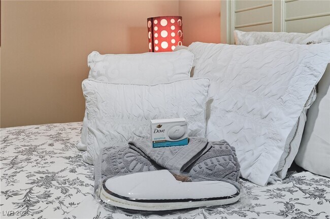 Building Photo - 150 S Las Vegas Blvd