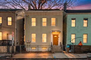 Building Photo - 202 N 1st St