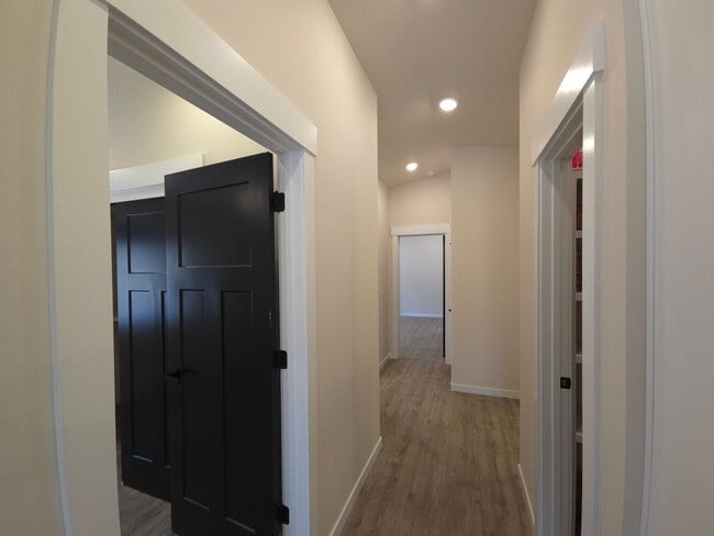 Building Photo - 3835 Pine Creek Rd