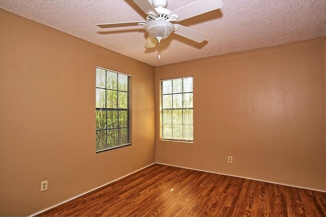 Building Photo - Nice 1 bed/ 1 bath second-floor condo at Lakewood Park Condominium