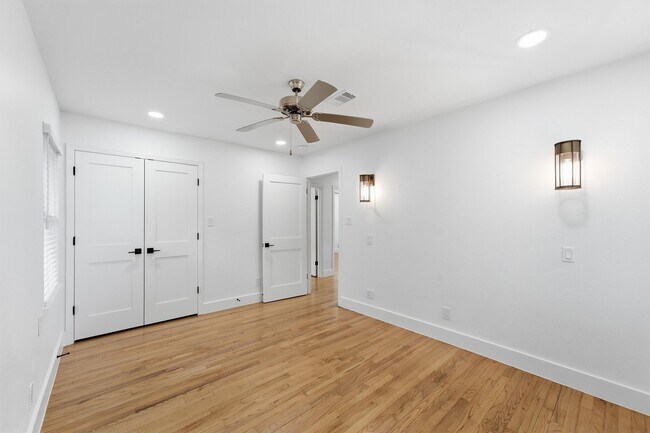 Building Photo - 2014 Woodcrest Dr