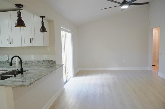 Building Photo - 7811 Bay Cedar Dr