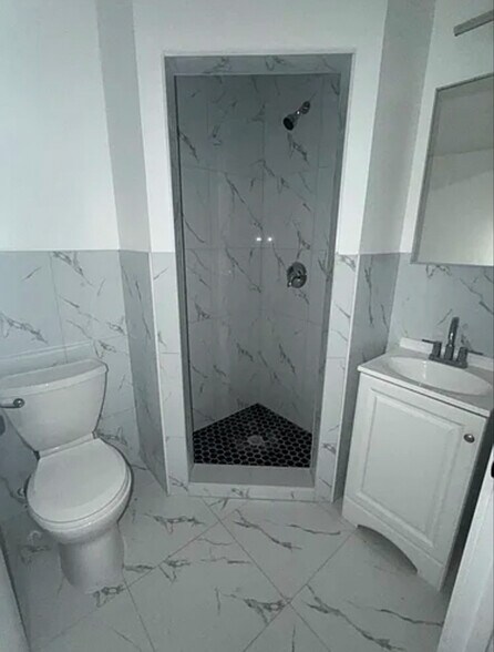 Building Photo - 25 Riverview Pl