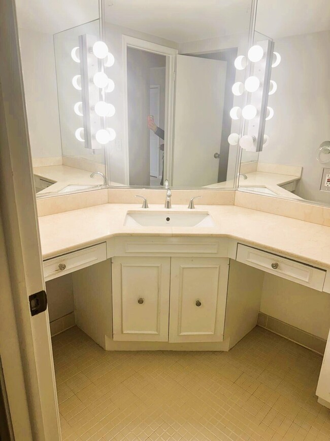 Building Photo - 6979 Pebble Creek Woods Dr