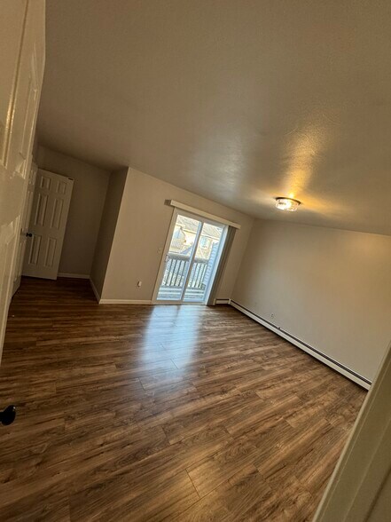Building Photo - 800 Brewster St
