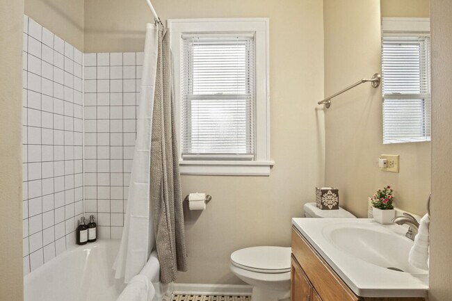 Building Photo - 1335 N Jackson St