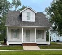 Building Photo - 1924 Elvin Dr