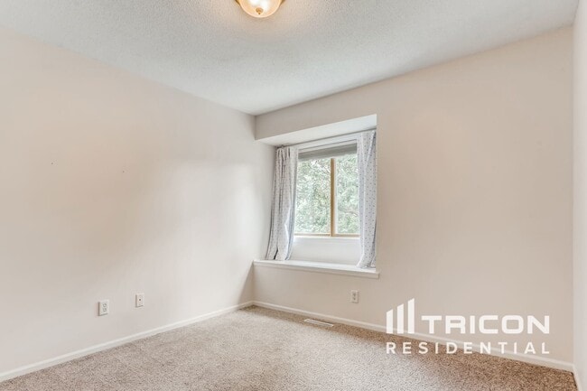 Building Photo - 1259 Irvine Dr