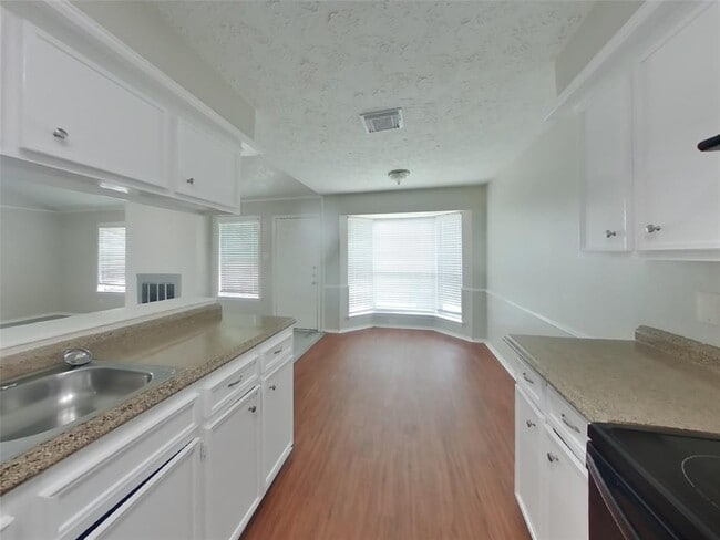 Building Photo - 4827 Casemont Dr
