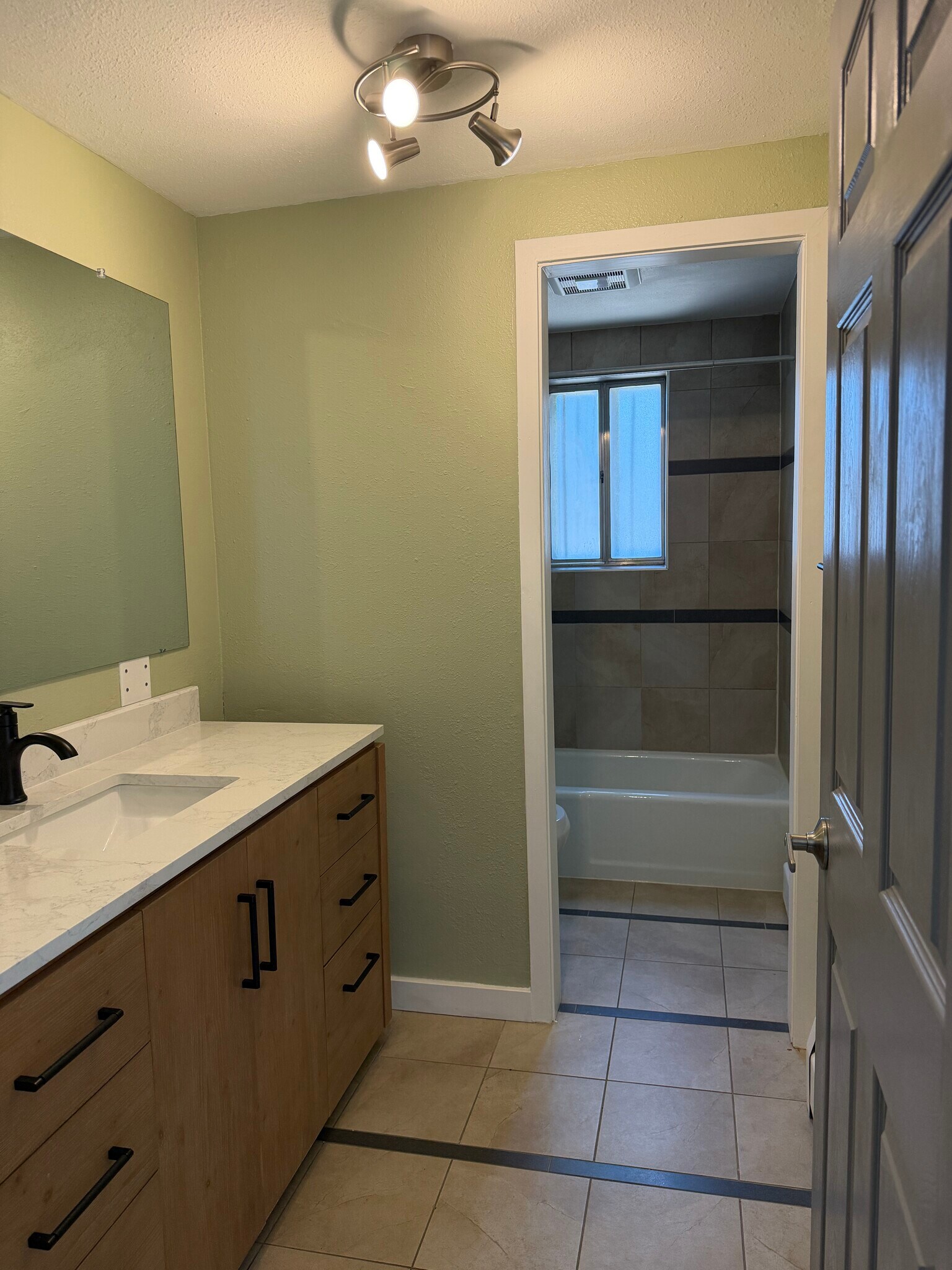 Building Photo - 3620 W Linvale Pl