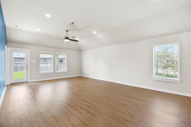 Building Photo - 18811 Cottonwood Bayou Ct