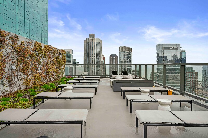 Building Photo - 158 E Illinois St