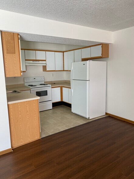 Kitchen - 1405 Moreland St