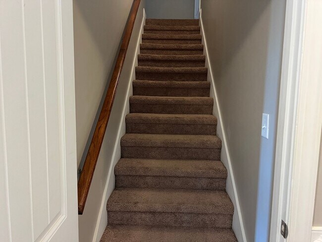 Building Photo - Beautiful Rental in Canterbury Farms in Gr...
